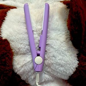 It’s a hair straightener but mini. Has not been used